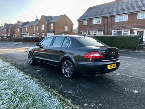 Skoda Superb 2.0 TDI Elegance DSG Euro 4 5dr