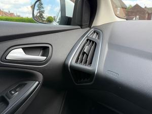Ford Focus 1.6 Zetec Euro 5 5dr