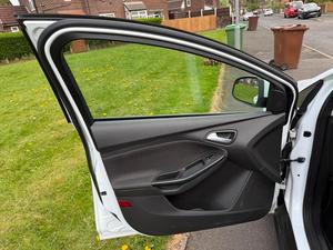 Ford Focus 1.6 Zetec Euro 5 5dr