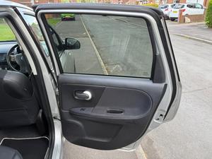 Nissan Note 1.4 16V n-tec+ Euro 5 5dr