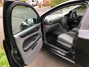 Ford Focus 1.6 Zetec 5dr