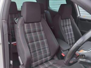 Volkswagen Golf 2.0 TSI GTI Hatchback 3dr Petrol DSG EURO 5 (210 PS)