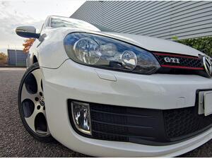 Volkswagen Golf 2.0 TSI GTI Hatchback 3dr Petrol DSG EURO 5 (210 PS)