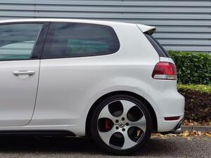 Volkswagen Golf 2.0 TSI GTI Hatchback 3dr Petrol DSG EURO 5 (210 PS)