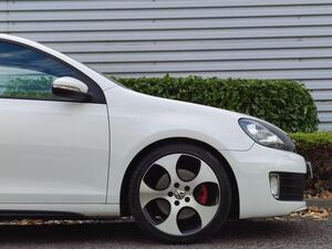 Volkswagen Golf 2.0 TSI GTI Hatchback 3dr Petrol DSG EURO 5 (210 PS)