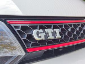 Volkswagen Golf 2.0 TSI GTI Hatchback 3dr Petrol DSG EURO 5 (210 PS)