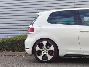 Volkswagen Golf 2.0 TSI GTI Hatchback 3dr Petrol DSG EURO 5 (210 PS)