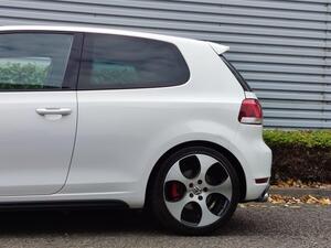 Volkswagen Golf 2.0 TSI GTI Hatchback 3dr Petrol DSG EURO 5 (210 PS)