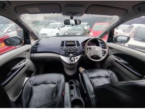 Mitsubishi Grandis 2.4 Warrior 5dr