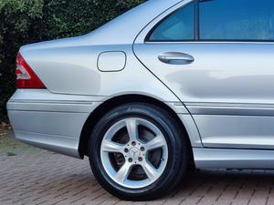 Mercedes-Benz C Class 2.5 C230 Avantgarde SE 7G-Tronic 4dr