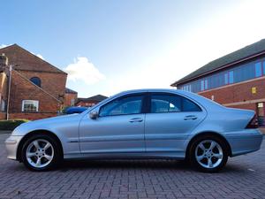 Mercedes-Benz C Class 2.5 C230 Avantgarde SE 7G-Tronic 4dr