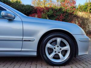 Mercedes-Benz C Class 2.5 C230 Avantgarde SE 7G-Tronic 4dr