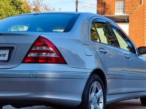 Mercedes-Benz C Class 2.5 C230 Avantgarde SE 7G-Tronic 4dr