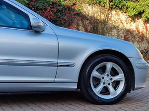 Mercedes-Benz C Class 2.5 C230 Avantgarde SE 7G-Tronic 4dr