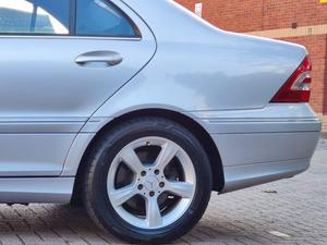 Mercedes-Benz C Class 2.5 C230 Avantgarde SE 7G-Tronic 4dr