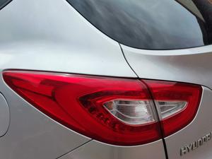 Hyundai ix35 2.0 CRDi Premium SUV 5dr Diesel Auto 4WD Euro 5 (134 bhp)