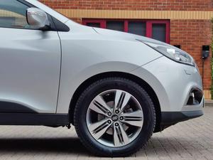 Hyundai ix35 2.0 CRDi Premium SUV 5dr Diesel Auto 4WD Euro 5 (134 bhp)