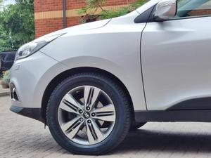 Hyundai ix35 2.0 CRDi Premium SUV 5dr Diesel Auto 4WD Euro 5 (134 bhp)