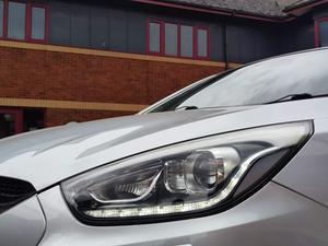 Hyundai ix35 2.0 CRDi Premium SUV 5dr Diesel Auto 4WD Euro 5 (134 bhp)