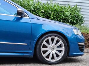 Volkswagen Passat 3.6 FSI V6 R36 DSG 4Motion Euro 5 4dr