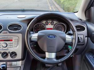 Ford Focus 1.6 Zetec 5dr