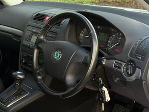 Skoda Octavia 2.0 TDI Elegance DSG EURO 4 5dr
