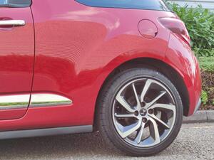 DS AUTOMOBILES DS 3 1.2 PureTech Connected Chic Euro 6 (s/s) 3dr