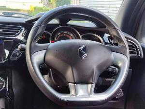 DS AUTOMOBILES DS 3 1.2 PureTech Connected Chic Euro 6 (s/s) 3dr