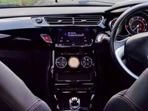 DS AUTOMOBILES DS 3 1.2 PureTech Connected Chic Euro 6 (s/s) 3dr