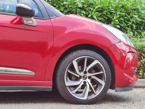 DS AUTOMOBILES DS 3 1.2 PureTech Connected Chic Euro 6 (s/s) 3dr