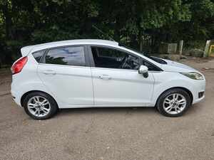 Ford Fiesta 1.5 Zetec Tdci 5dr