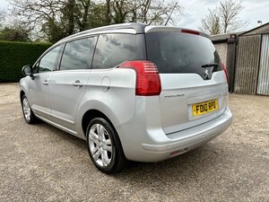 Peugeot 5008 1.6 5008 Exclusive T 5dr