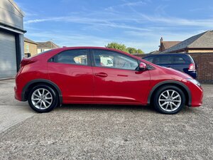 Honda Civic 1.8 Civic I-vtec Es-t 5dr