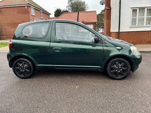 Toyota Yaris 1.3 Yaris GLS AUTO 3dr
