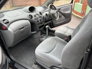 Toyota Yaris 1.3 Yaris GLS AUTO 3dr