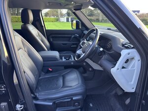 Land Rover Defender 3.0 Defender HARD TOP S D MHEV AUTO 5dr