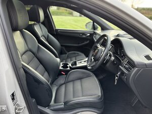 Porsche Macan 2.0  5dr