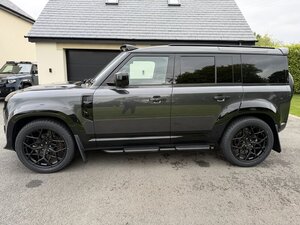 Land Rover Defender 3.0 Defender HARD TOP S D MHEV AUTO 5dr