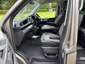 Volkswagen Caravelle 2.0 Caravelle Executive Tdi Semi-auto 5dr