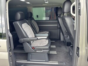 Volkswagen Caravelle 2.0 Caravelle Executive Tdi Semi-auto 5dr