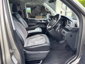 Volkswagen Caravelle 2.0 Caravelle Executive Tdi Semi-auto 5dr