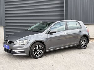 Volkswagen Golf 2.0 GOLF SE NAV TDI Bluemotion