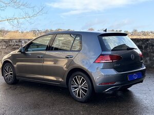 Volkswagen Golf 2.0 GOLF SE NAV TDI Bluemotion