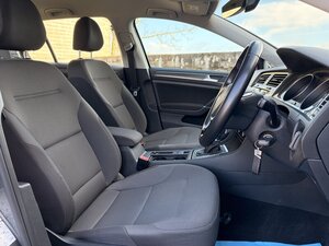 Volkswagen Golf 2.0 GOLF SE NAV TDI Bluemotion