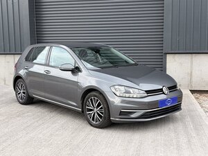 Volkswagen Golf 2.0 GOLF SE NAV TDI Bluemotion