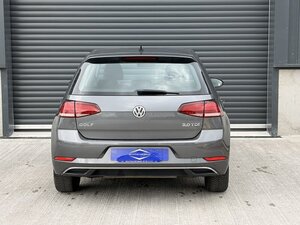 Volkswagen Golf 2.0 GOLF SE NAV TDI Bluemotion