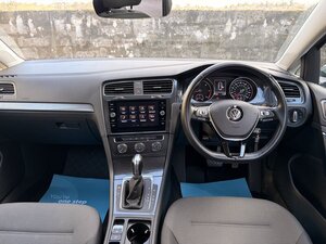 Volkswagen Golf 2.0 GOLF SE NAV TDI Bluemotion