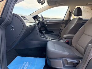 Volkswagen Golf 2.0 GOLF SE NAV TDI Bluemotion