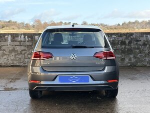 Volkswagen Golf 2.0 GOLF SE NAV TDI Bluemotion