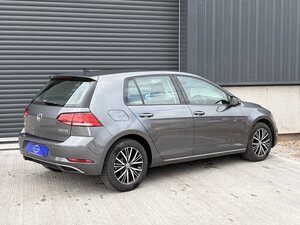 Volkswagen Golf 2.0 GOLF SE NAV TDI Bluemotion